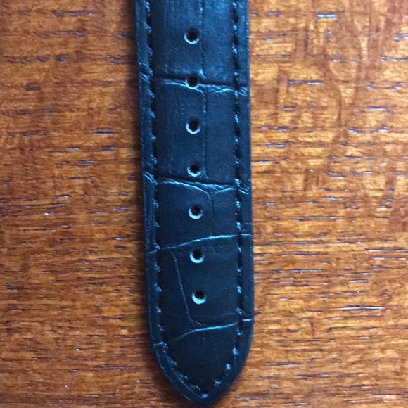 BRAND NEW! Never worn leather band watch. - Picture 2 of 3